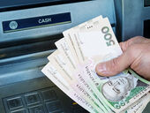 "Будемо першою країною-cashless". Чи заборонять в Україні готівку