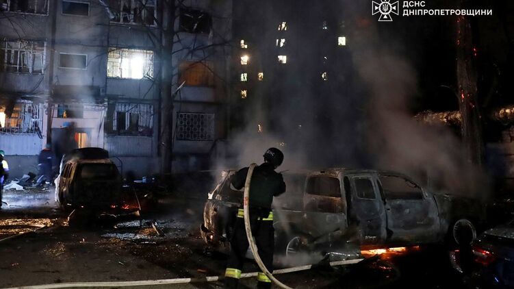 Псоледствия атаки РФ в Днепре. Фото: ГСЧС