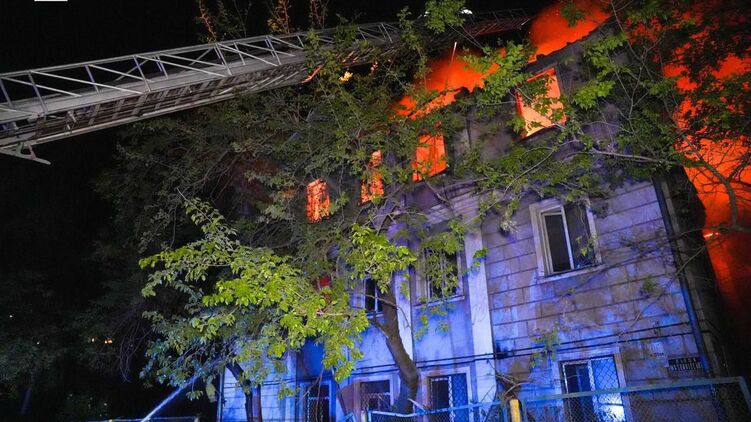 Последствия обстрела Одессы. Фото: ГСЧС