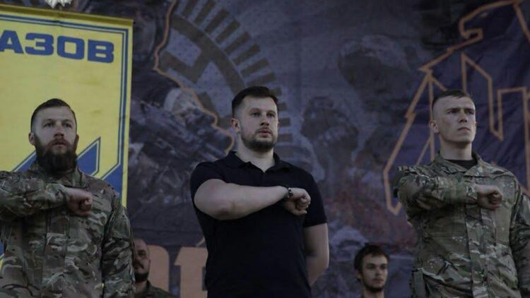 Андрій Білецький (у центрі) та Денис Прокопенко (праворуч) пішли різними шляхами. Фото: Telegram-канал партії 