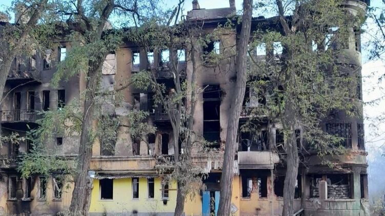 Разрушенное здание в Константиновке Донецкой области