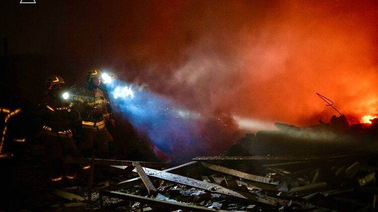 Разрушения после прилета дрона по столичному ЖК. Фото: Страна