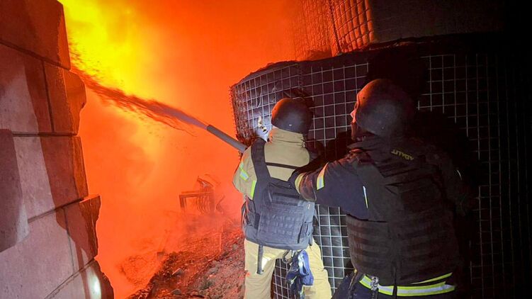 Ликвидация последствий удара РФ в Одесской области. Фото: ГСЧС