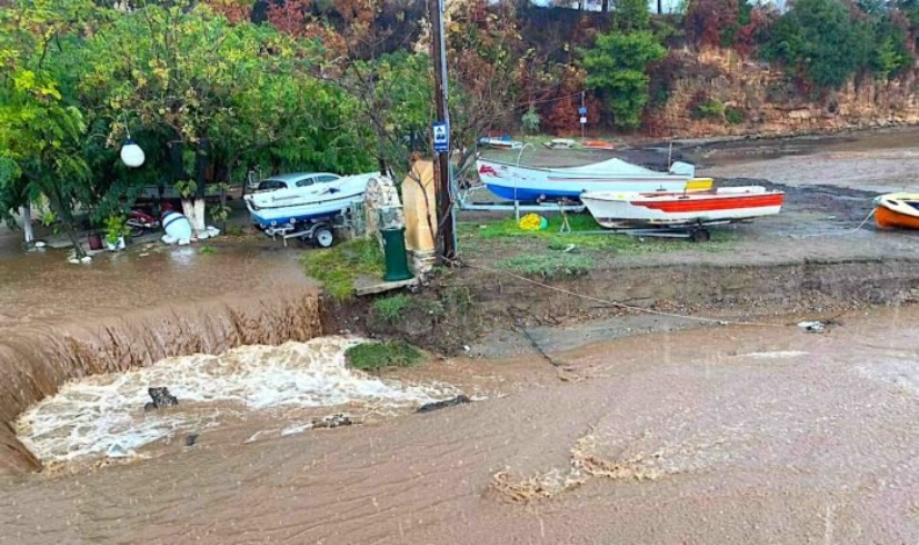 В Греции после масштабных пожаров несколько районов затопило 
