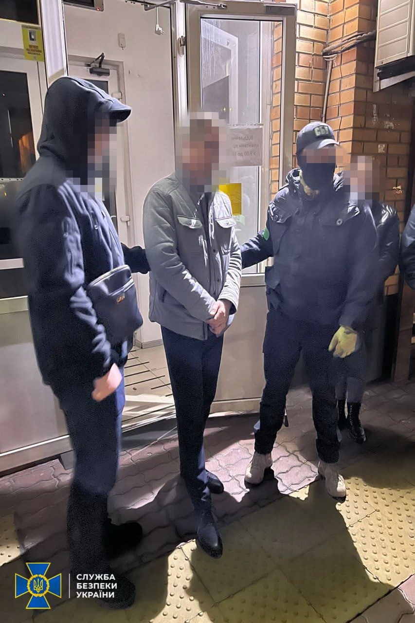 Депутат Черниговского райсовета помогал призывникам выезжать за границу под видом многодетных отцов. Фото: СБУ