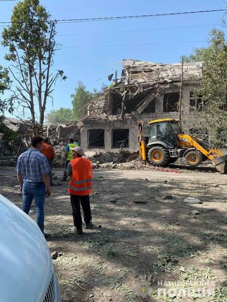 Последствия ночного обстрела Люботина Харьковской области