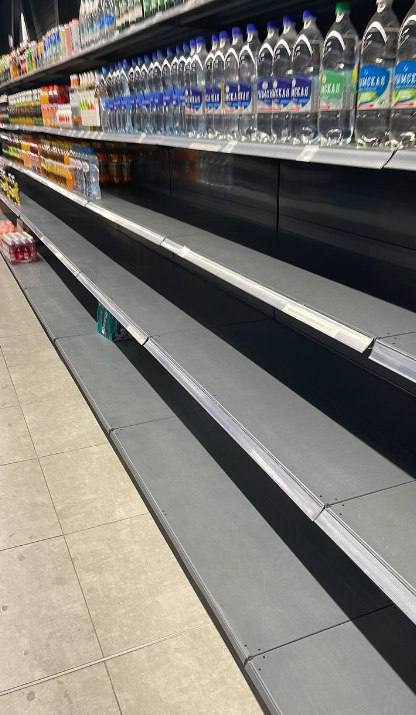 В Херсоне пустеют полки магазинов