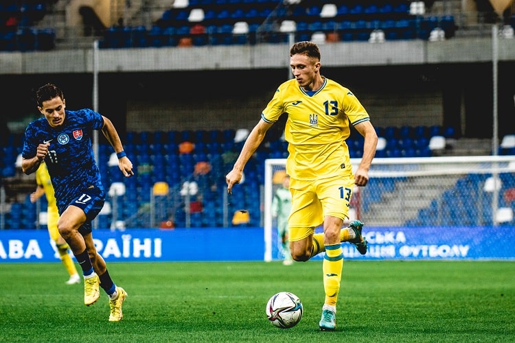 Молодежная сборная Украины по футболу разгромила словаков и выступит на Евро-2023. Все участники