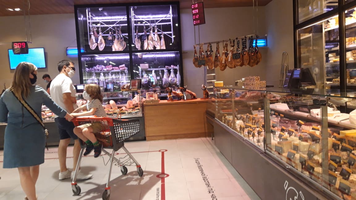 Goodwine на улице Мечникова. Фото: "Страна"