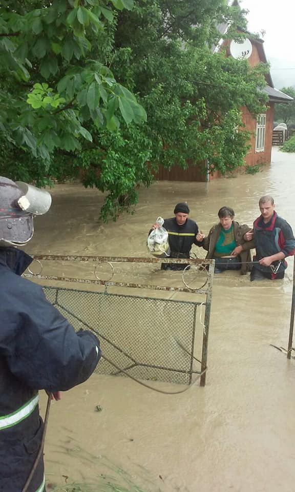 Паводок на Прикарпатье. Фото: Facebook